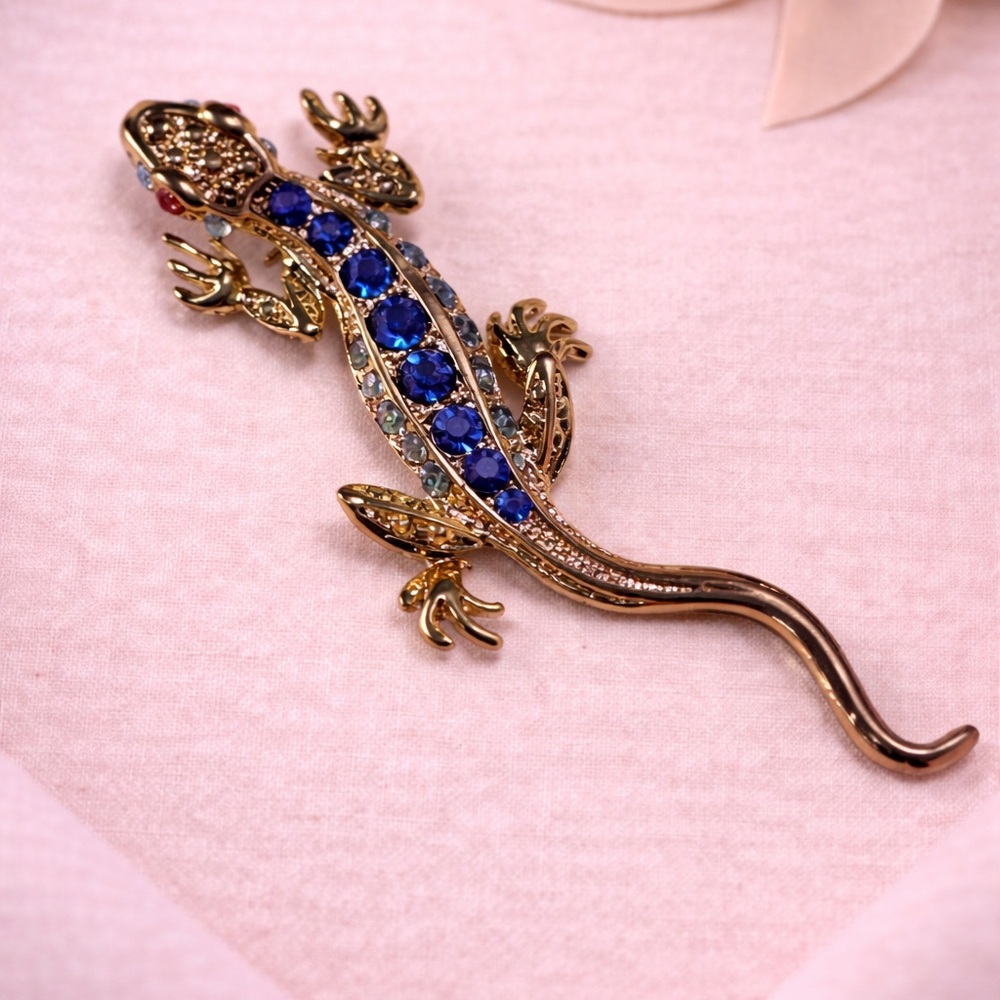 Vintage Blue Rhinestone Lizard Brooch Gold Tone Gecko Salamander Animal Pin